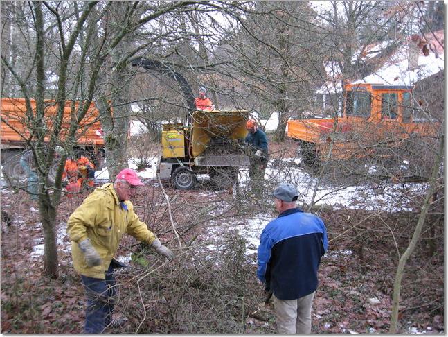 Helfer an der R�tenbach-H�lbe